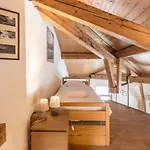 2 - Charming 2 Bedroom Haven In Apartment *