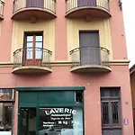 Apartment 2 - Charming 2 Bedroom Haven In *