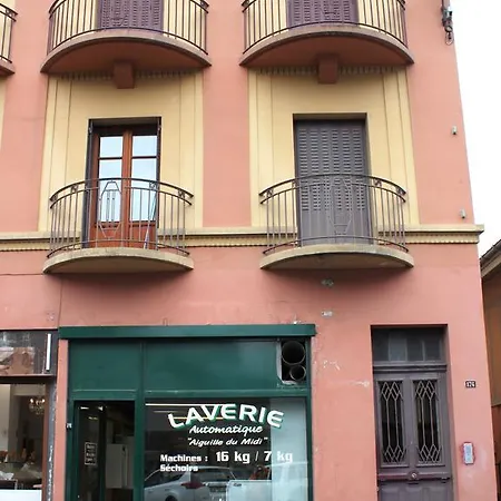 Apartamento 2 - Charming 2 Bedroom Haven In *