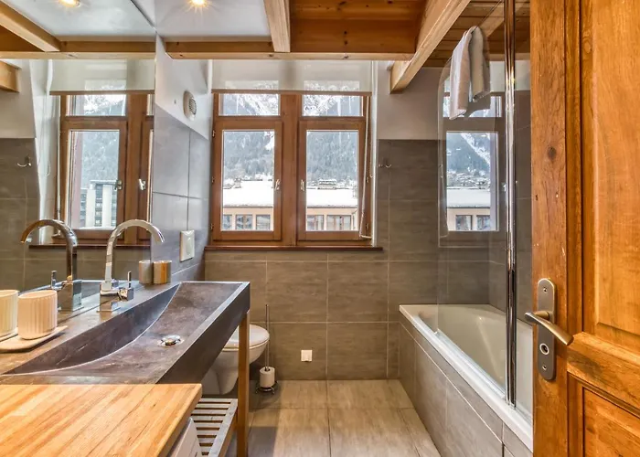 2 - Charming 2 Bedroom Haven In Appartement *