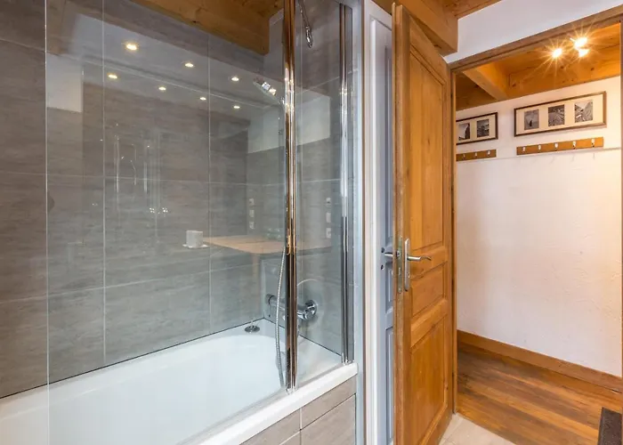 2 - Charming 2 Bedroom Haven In Appartement *