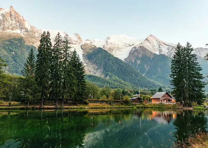 2 - Charming 2 Bedroom Haven In