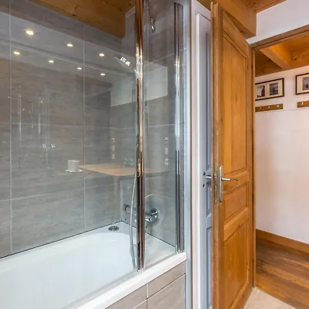 2 - Charming 2 Bedroom Haven In Appartement *