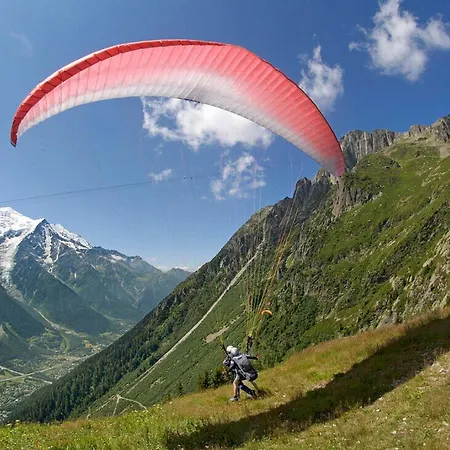 2 - Charming 2 Bedroom Haven In Apartament