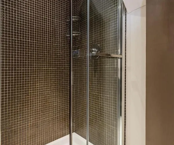 Apartament 2 - Charming 2 Bedroom Haven In